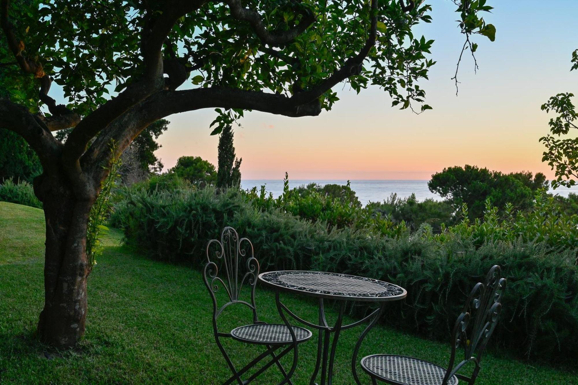 Albeca Boutique Hotel - Relais De Charme Sul Mare 카스텔라바테 외부 사진